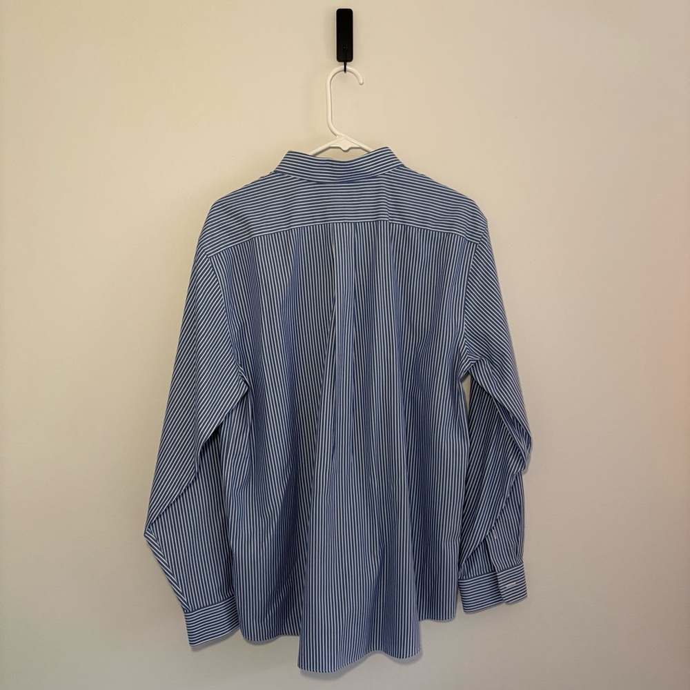 L.L. Bean Blue Pinstripe Men's Wrinkle Resistant Trim Fit Button-Down Shirt - Picture 4 of 4